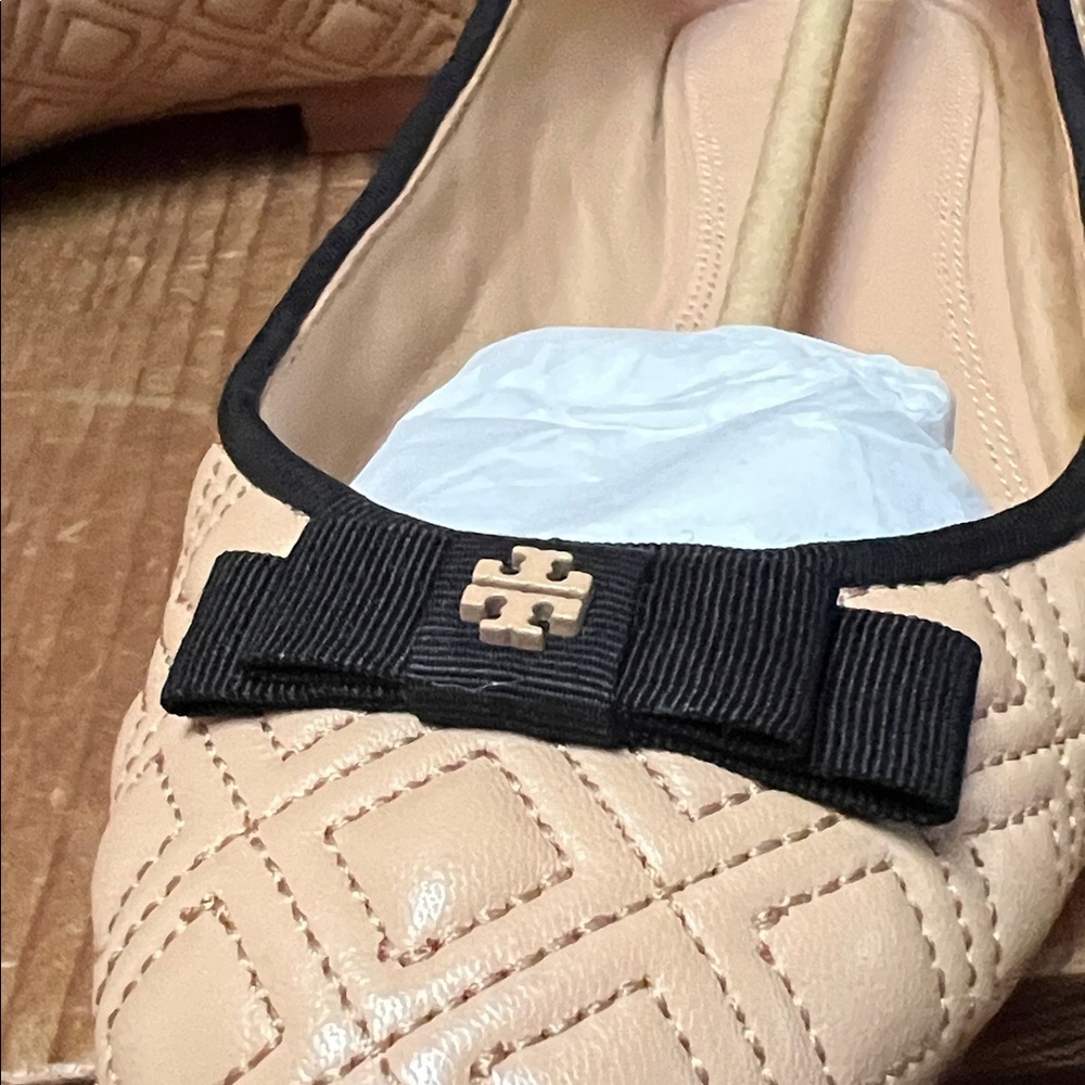 Tory Burch Tan and Black Quilted Bow Flats - Picture 10 of 10